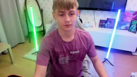 Snapshot of ermak_reborn chatting on 09/19/25, 12:45 Max online show from 09/19/25, 12:45