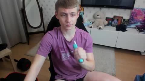 Max online show from 11/18/25, 07:51