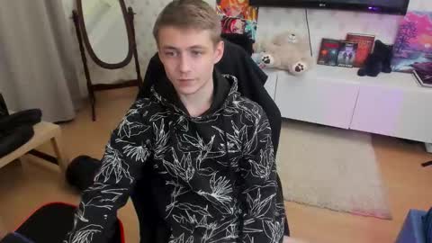 Max online show from 11/25/25, 11:49