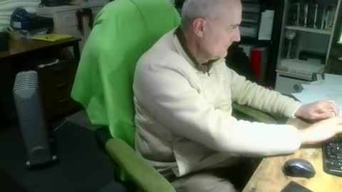 Snapshot of ernello chatting on 10/10/25, 12:59 ernello online show from 10/10/25, 12:59