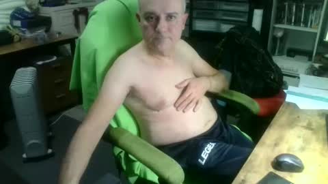 Snapshot of ernello chatting on 10/13/25, 09:59 ernello online show from 10/13/25, 09:59