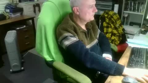 Snapshot of ernello chatting on 10/15/25, 04:56 ernello online show from 10/15/25, 04:56