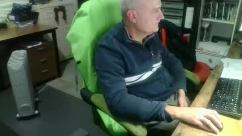 Snapshot of ernello chatting on 10/21/25, 12:50 ernello online show from 10/21/25, 12:50