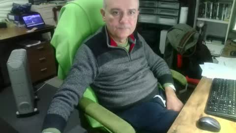 Snapshot of ernello chatting on 10/22/25, 04:13 ernello online show from 10/22/25, 04:13