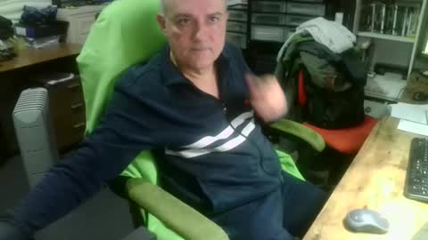 Snapshot of ernello chatting on 10/23/25, 04:01 ernello online show from 10/23/25, 04:01