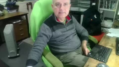 Snapshot of ernello chatting on 10/23/25, 05:33 ernello online show from 10/23/25, 05:33