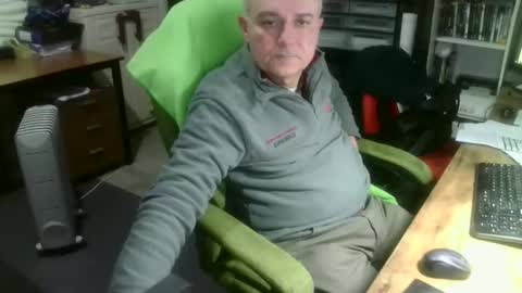 Snapshot of ernello chatting on 10/28/25, 01:47 ernello online show from 10/28/25, 01:47