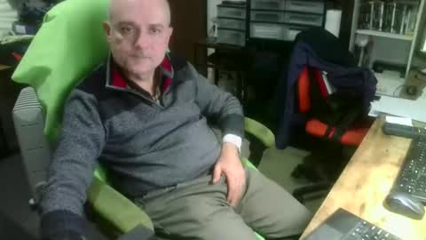 Snapshot of ernello chatting on 10/30/25, 08:31 ernello online show from 10/30/25, 08:31