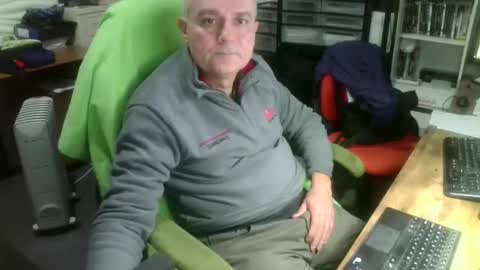 Snapshot of ernello chatting on 10/31/25, 01:34 ernello online show from 10/31/25, 01:34