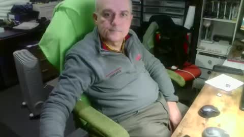Snapshot of ernello chatting on 11/16/25, 09:53 ernello online show from 11/16/25, 09:53