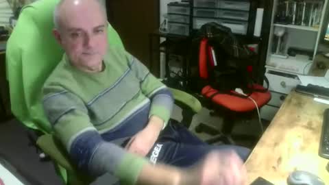 Snapshot of ernello chatting on 11/18/25, 09:19 ernello online show from 11/18/25, 09:19