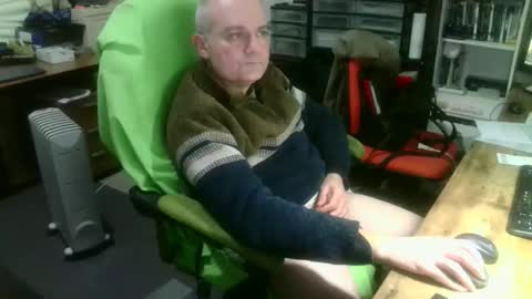 Snapshot of ernello chatting on 11/19/25, 02:06 ernello online show from 11/19/25, 02:06