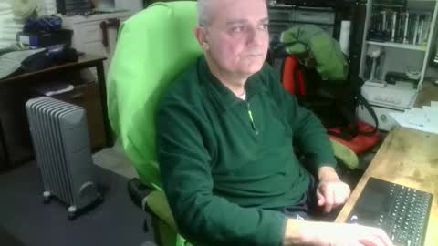 Snapshot of ernello chatting on 11/23/25, 08:41 ernello online show from 11/23/25, 08:41
