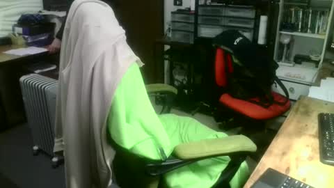 Snapshot of ernello chatting on 11/24/25, 10:53 ernello online show from 11/24/25, 10:53