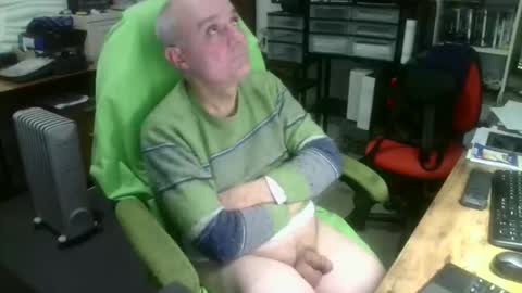 Snapshot of ernello chatting on 12/13/25, 09:31 ernello online show from 12/13/25, 09:31