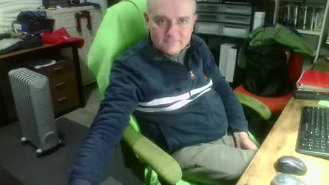 Snapshot of ernello chatting on 12/15/25, 08:35 ernello online show from 12/15/25, 08:35