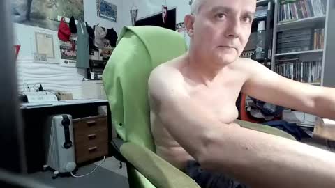 Snapshot of ernello chatting on 06/10/26, 05:45 ernello online show from 06/10/26, 05:45