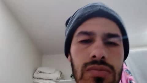 Snapshot of erny707 chatting on 12/17/25, 06:19 erny707 online show from 12/17/25, 06:19