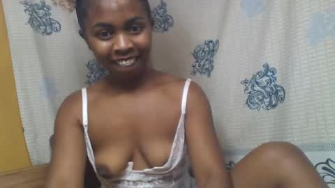 erolinee online show from 10/28/25, 05:55