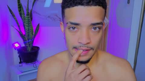 Snapshot of eros_chipre chatting on 10/15/25, 11:43 Eros online show from 10/15/25, 11:43