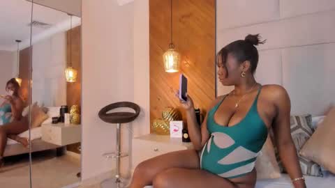 Snapshot of eroticalana_ chatting on 02/06/26, 12:37 Alana online show from 02/06/26, 12:37
