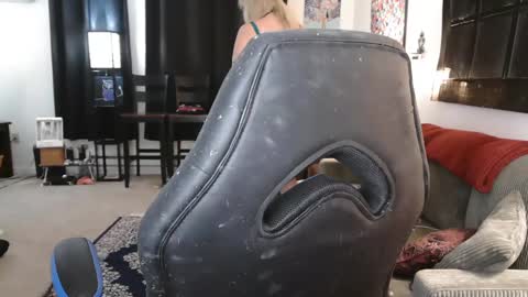 Snapshot of eroticsiren2 chatting on 01/16/25, 09:59 EroticSiren2 online show from 01/16/25, 09:59