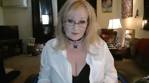 Snapshot of eroticsiren2 chatting on 02/15/25, 12:11 EroticSiren2 online show from 02/15/25, 12:11