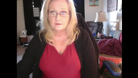 Snapshot of eroticsiren2 chatting on 02/21/25, 08:27 EroticSiren2 online show from 02/21/25, 08:27