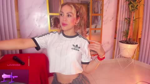 Snapshot of erotik_lady chatting on 02/28/25, 09:44 TINY online show from 02/28/25, 09:44
