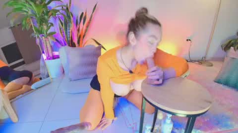 Snapshot of erotik_lady chatting on 04/29/26, 04:27 TINY online show from 04/29/26, 04:27