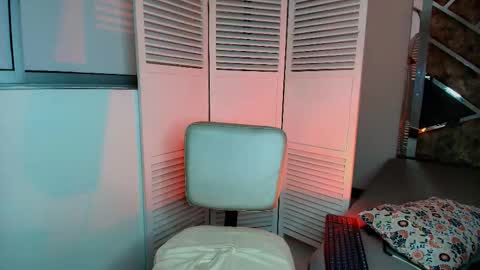 Snapshot of eryx_eriscor chatting on 11/14/25, 02:16 Eryx online show from 11/14/25, 02:16