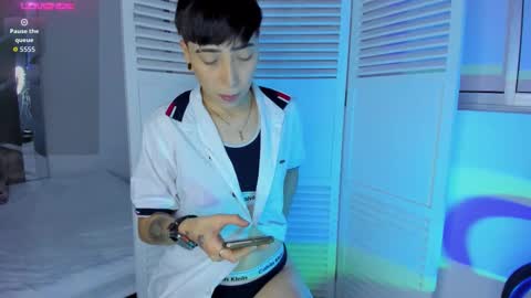 Snapshot of eryx_eriscor chatting on 11/19/25, 02:06 Eryx online show from 11/19/25, 02:06