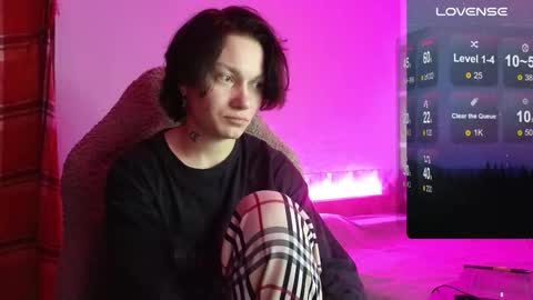 esajukyy online show from 12/17/25, 04:24