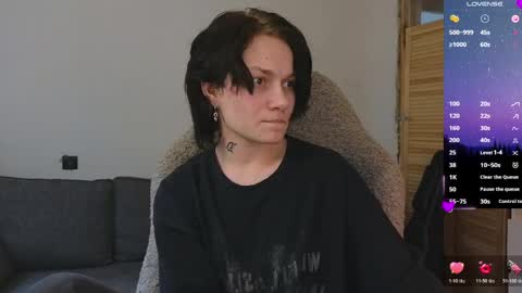 esajukyy online show from 04/18/26, 11:14