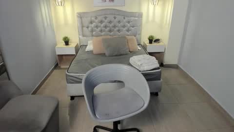 Escarlet online show from 11/15/25, 12:45