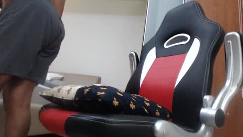 Snapshot of escorpion51 chatting on 02/10/25, 02:52 escorpion51 online show from 02/10/25, 02:52