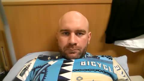 Snapshot of esenuzet69 chatting on 03/29/26, 06:19 Esenuzet69 online show from 03/29/26, 06:19