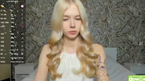 Snapshot of eshcka chatting on 06/10/26, 05:28 Megan and Brad online show from 06/10/26, 05:28