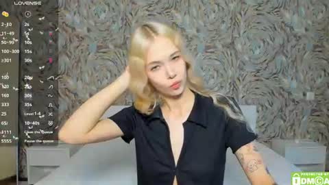 Snapshot of eshcka chatting on 06/17/26, 06:05 Megan and Brad online show from 06/17/26, 06:05