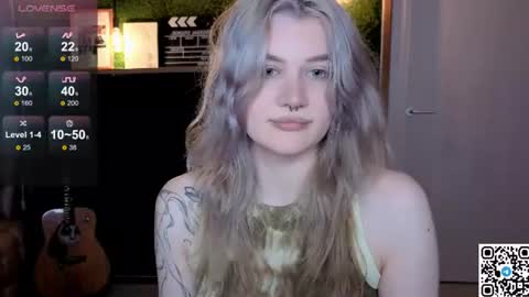 Snapshot of eshleeeygreen chatting on 06/19/26, 09:29 EshleGreen online show from 06/19/26, 09:29