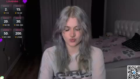 Snapshot of eshleeeygreen chatting on 07/15/26, 06:24 EshleGreen online show from 07/15/26, 06:24
