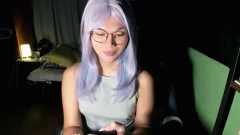 Snapshot of esilchan chatting on 10/27/25, 01:31 Chelliane online show from 10/27/25, 01:31