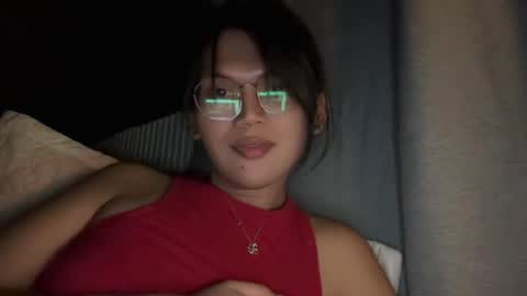 Snapshot of esilchan chatting on 11/10/25, 02:10 Chelliane online show from 11/10/25, 02:10