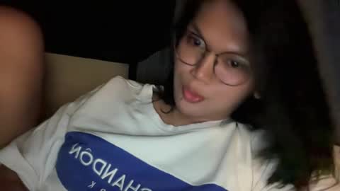 Snapshot of esilchan chatting on 11/11/25, 04:12 Chelliane online show from 11/11/25, 04:12