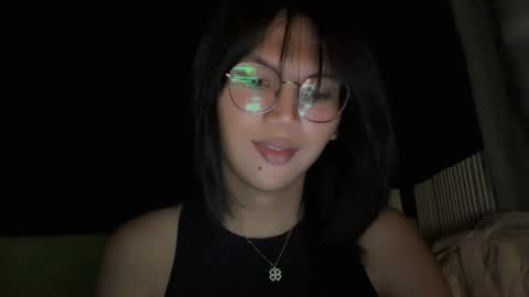 Snapshot of esilchan chatting on 11/16/25, 04:18 Chelliane online show from 11/16/25, 04:18