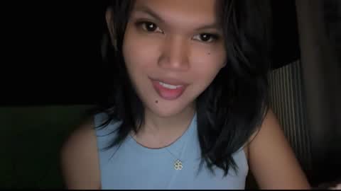 Snapshot of esilchan chatting on 11/23/25, 03:39 Chelliane online show from 11/23/25, 03:39