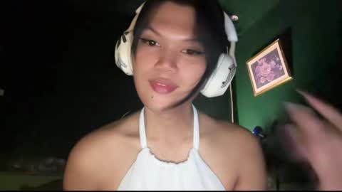 Snapshot of esilchan chatting on 11/26/25, 02:45 Chelliane online show from 11/26/25, 02:45