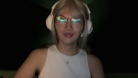 Snapshot of esilchan chatting on 12/05/25, 05:38 Chelliane online show from 12/05/25, 05:38