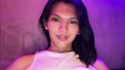 Snapshot of esilchan chatting on 12/21/25, 03:24 Chelliane online show from 12/21/25, 03:24