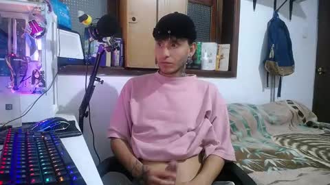 Snapshot of esjrobles chatting on 01/28/25, 04:39 Esteban online show from 01/28/25, 04:39